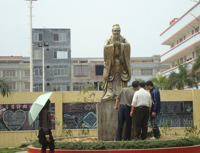 廣西上林縣民族實驗學校所做孔子像